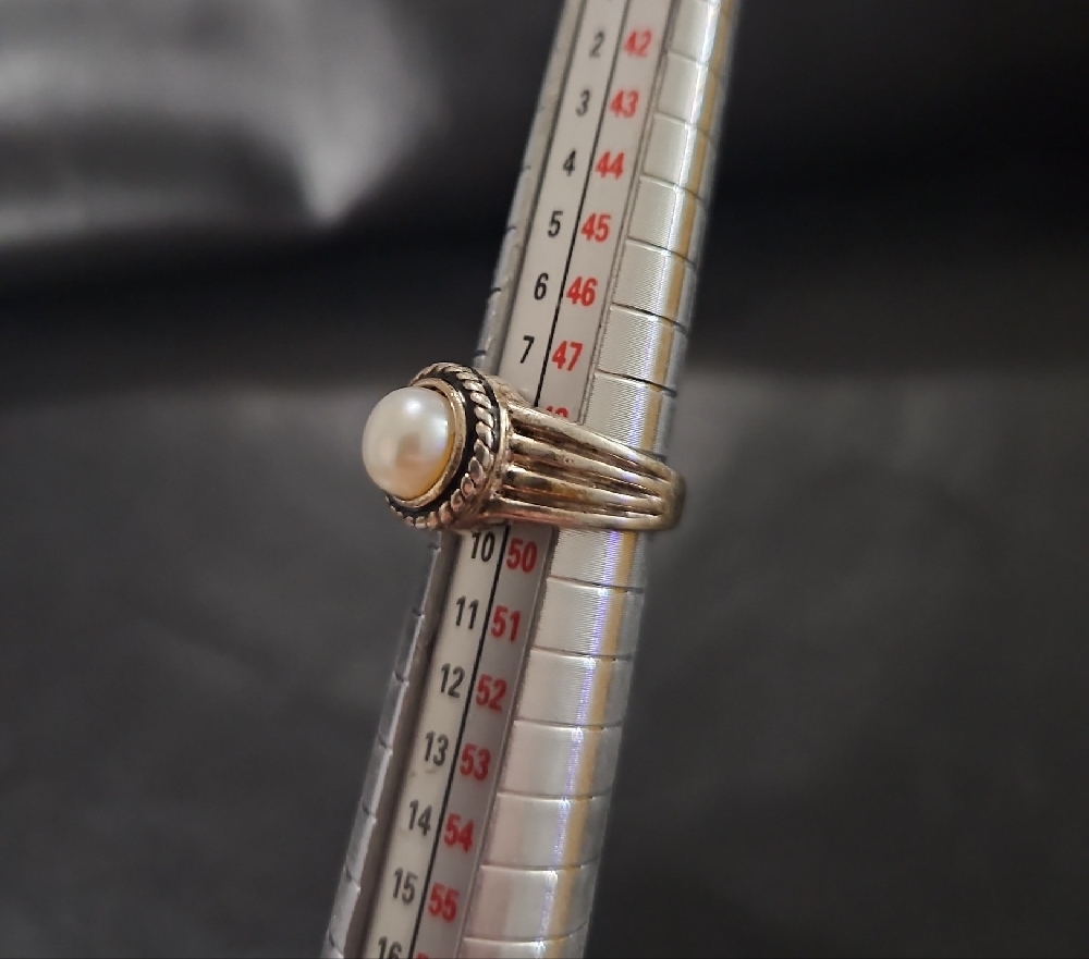 Genuine Pearl Ring in Silver Setting - Picture 9 of 10